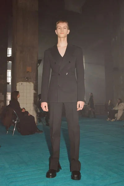 Look 13